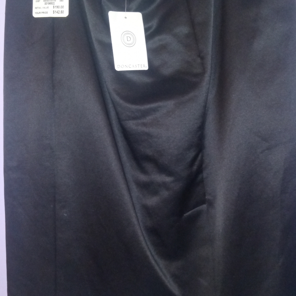 Doncaster Elegant Black Garment